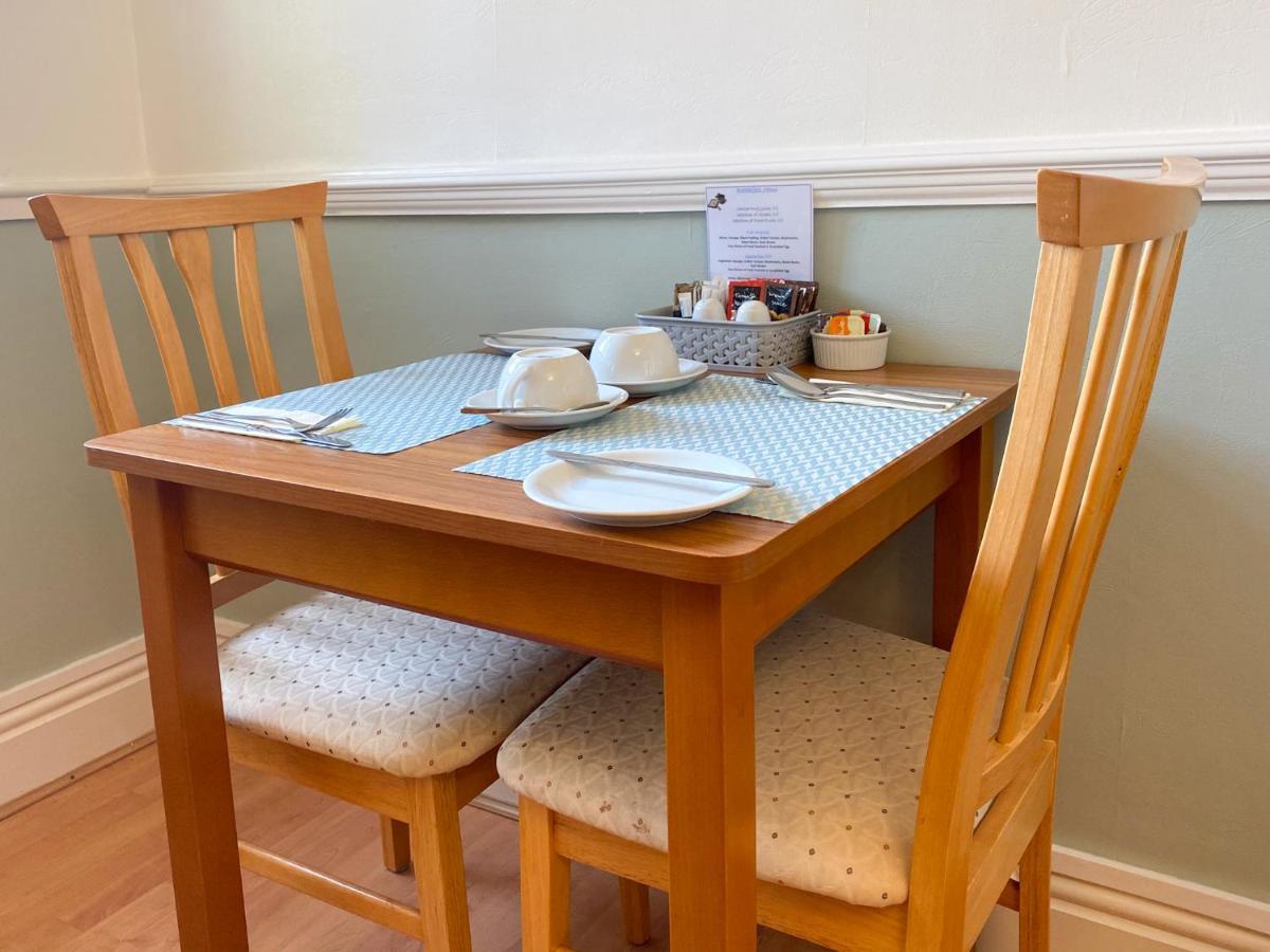 No 6 Quality Guesthouse 랜디드노 외부 사진