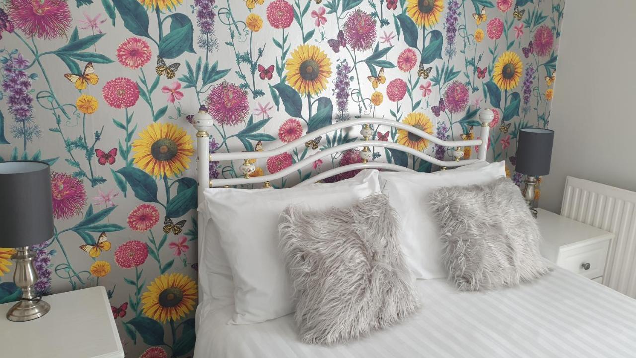 No 6 Quality Guesthouse 랜디드노 외부 사진