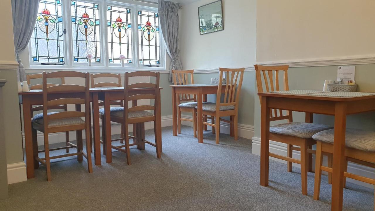 No 6 Quality Guesthouse 랜디드노 외부 사진