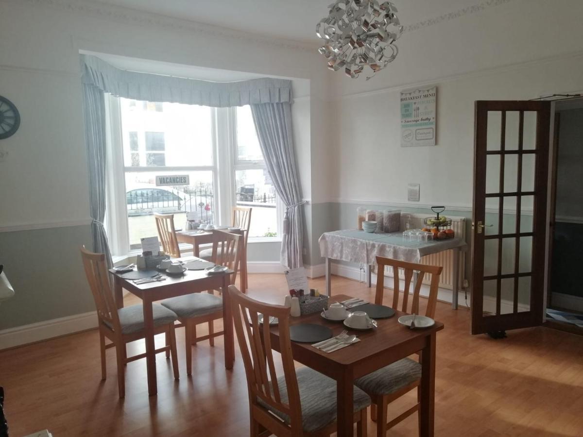 No 6 Quality Guesthouse 랜디드노 외부 사진